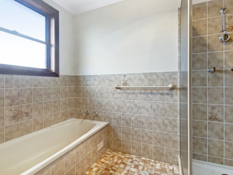 34 Minda Cres, Oak Flats NSW 2529