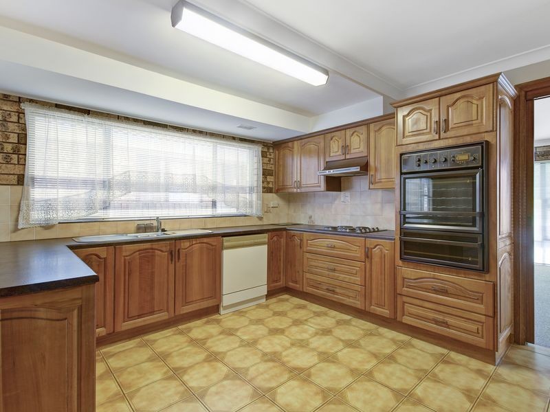 34 Minda Cres, Oak Flats NSW 2529