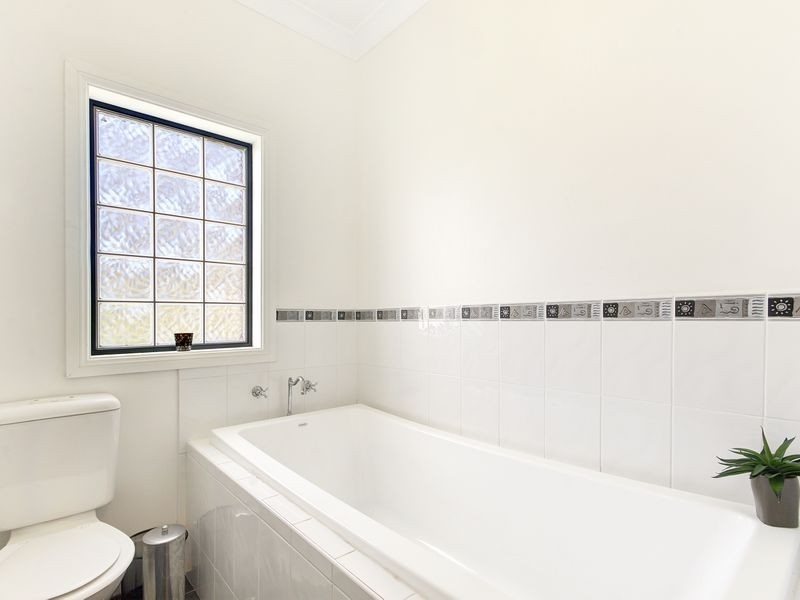 44 Griffiths Street, Oak Flats NSW 2529