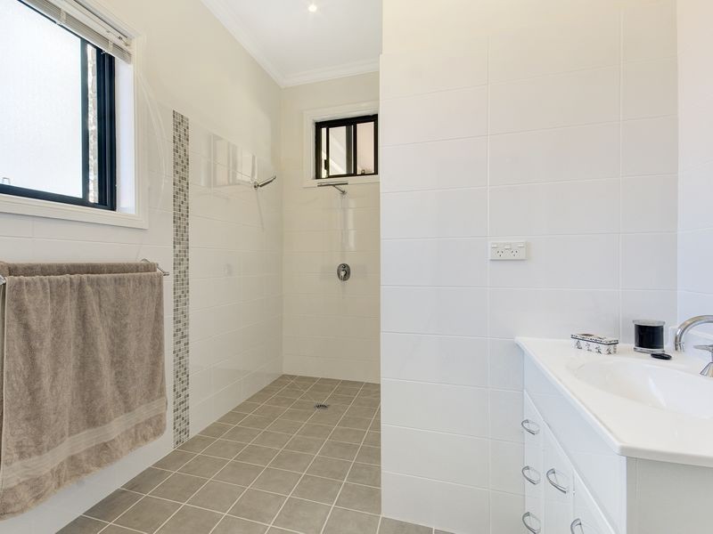 44 Griffiths Street, Oak Flats NSW 2529
