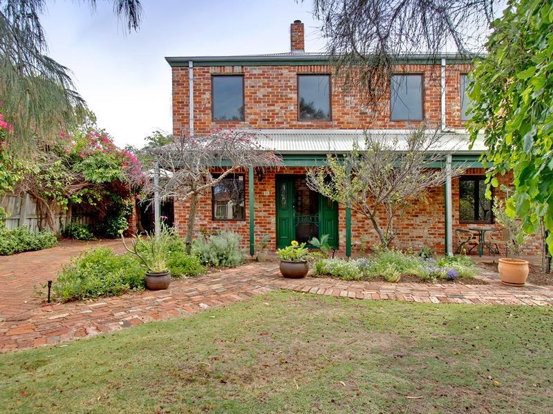 55 Fairbairn Road, Coogee WA 6166