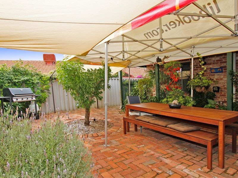 55 Fairbairn Road, Coogee WA 6166