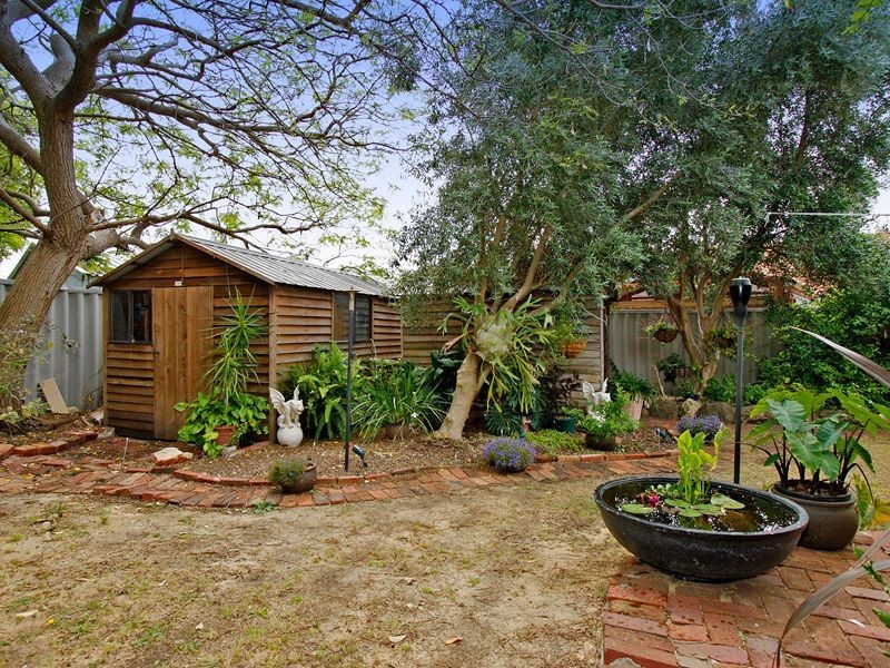 55 Fairbairn Road, Coogee WA 6166