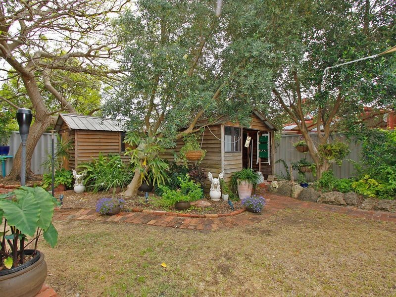 55 Fairbairn Road, Coogee WA 6166