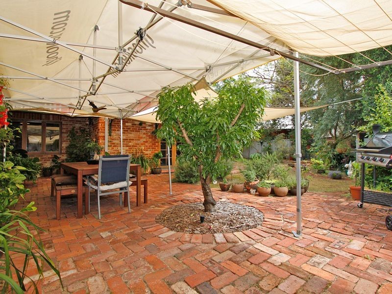 55 Fairbairn Road, Coogee WA 6166