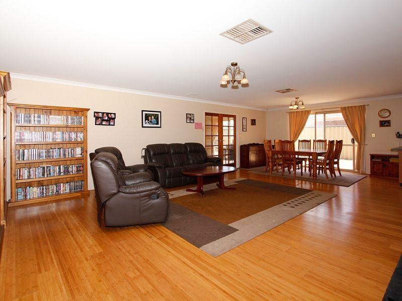 15 Moombaki Avenue, Bertram WA 6167