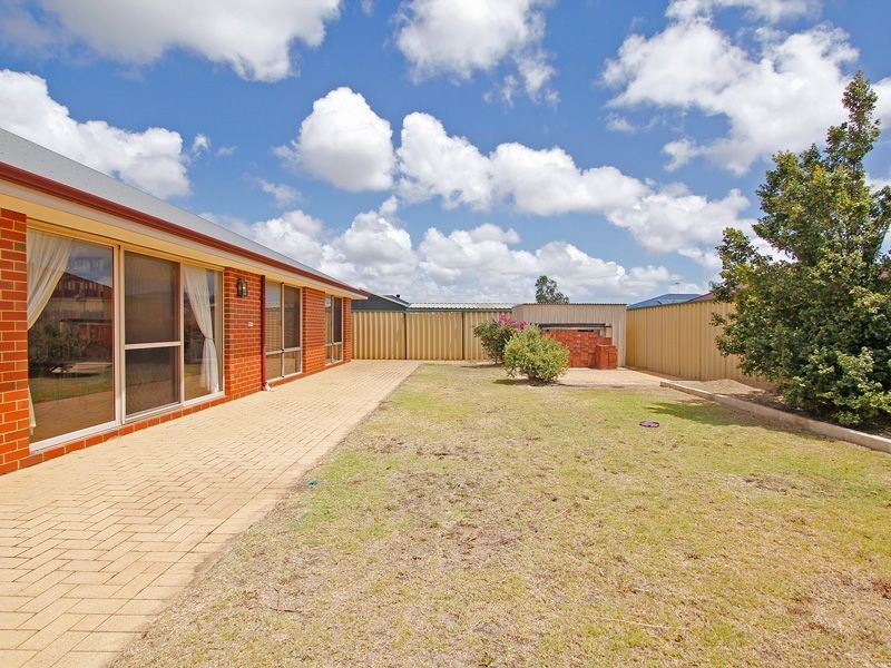 15 Moombaki Avenue, Bertram WA 6167
