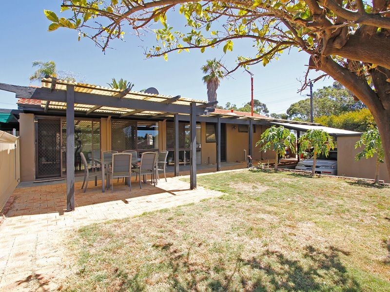 2 Hereford Place, Spearwood WA 6163