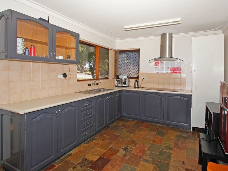 2 Hereford Place, Spearwood WA 6163