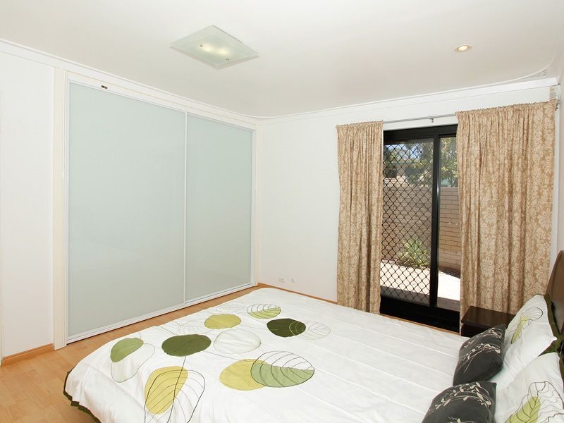 2 Hereford Place, Spearwood WA 6163