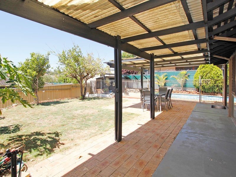 2 Hereford Place, Spearwood WA 6163
