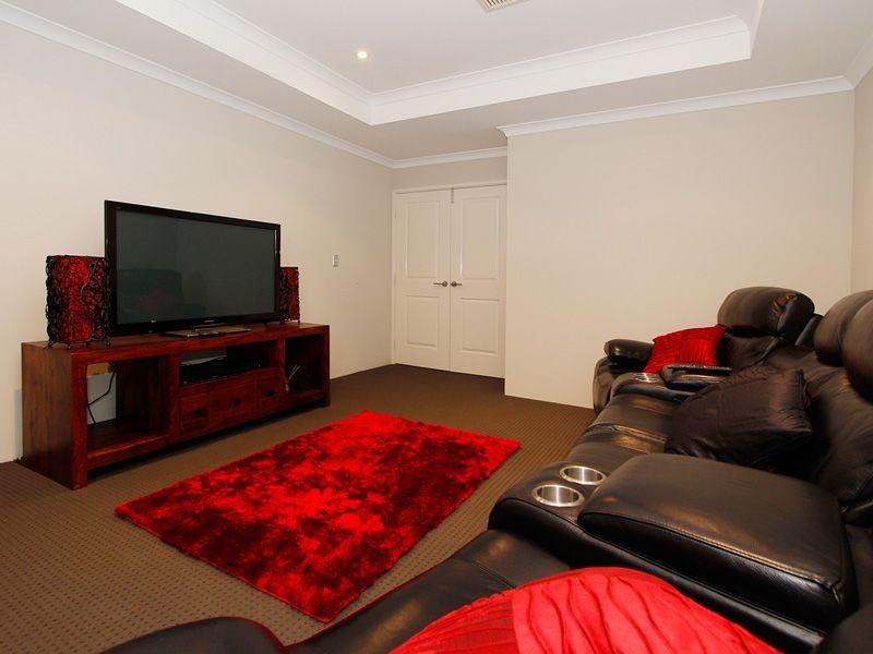 35 Riverina Parade, Munster WA 6166