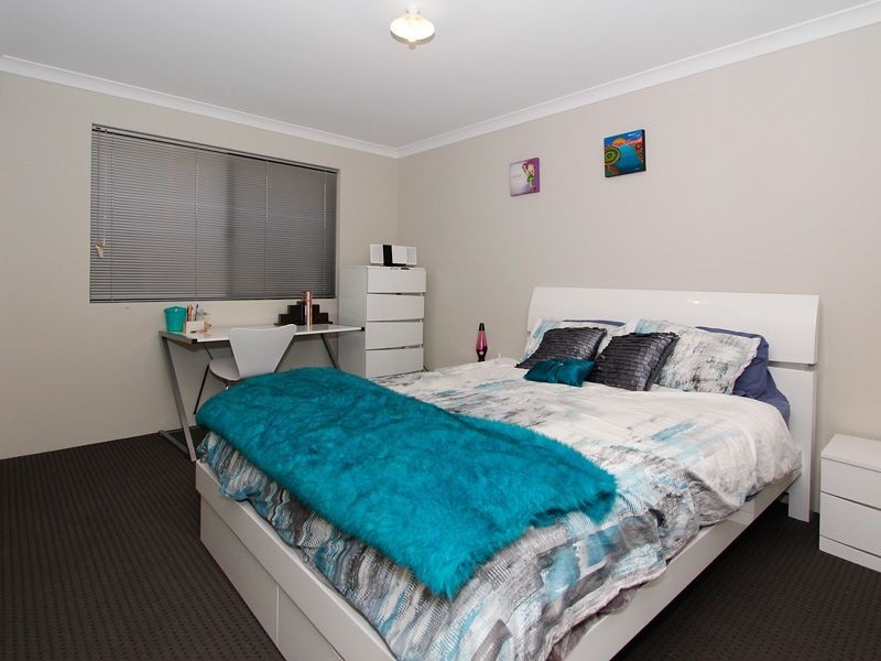 35 Riverina Parade, Munster WA 6166