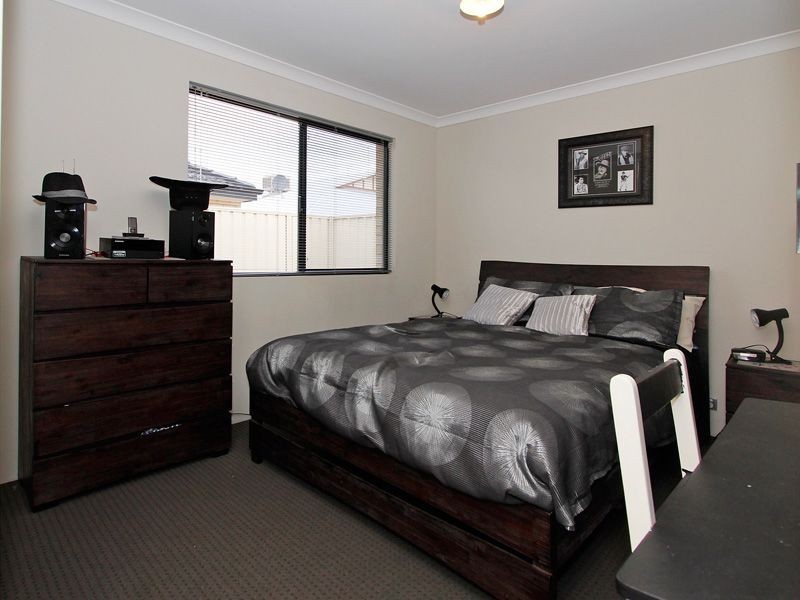 35 Riverina Parade, Munster WA 6166