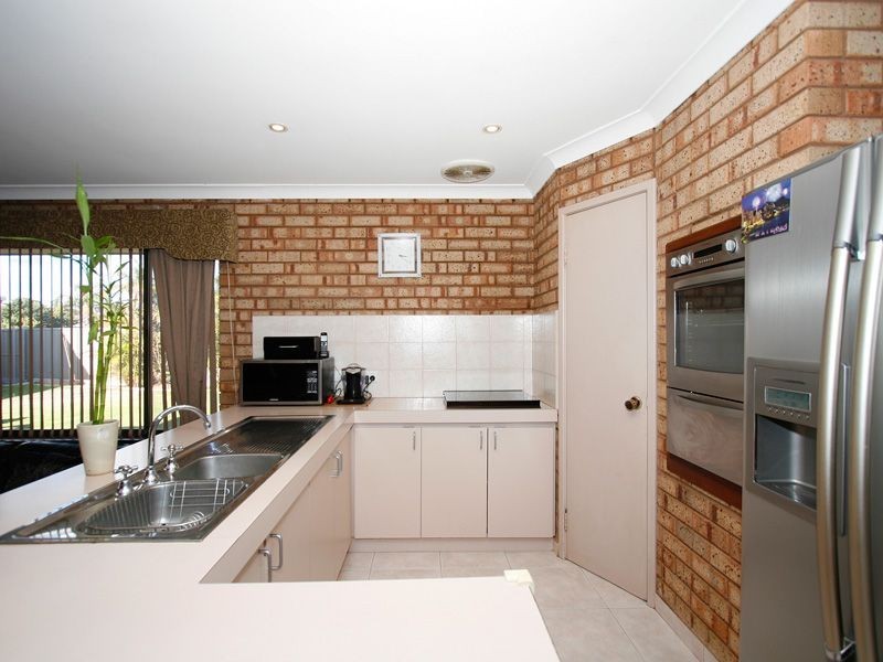 4 Marlowe Place, Munster WA 6166