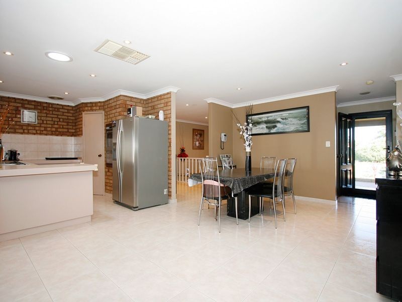 4 Marlowe Place, Munster WA 6166