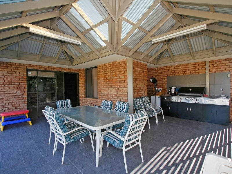 4 Marlowe Place, Munster WA 6166