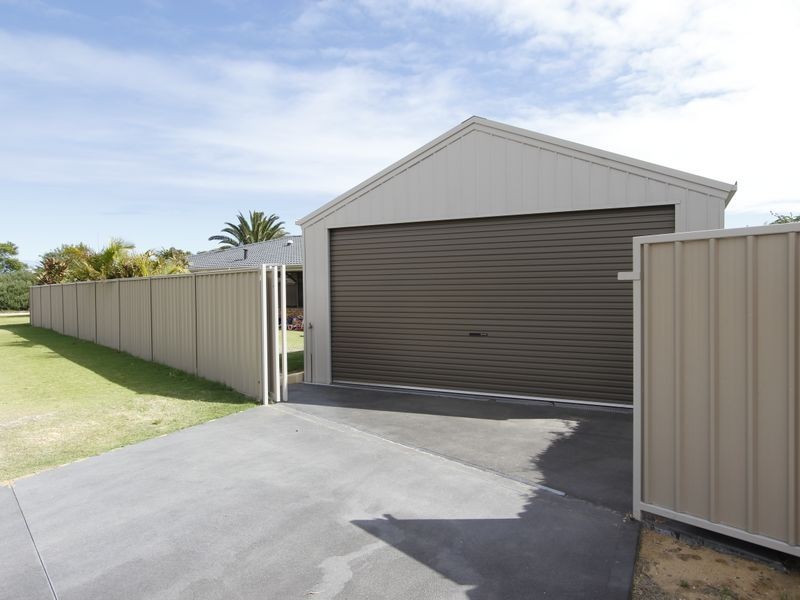 4 Marlowe Place, Munster WA 6166