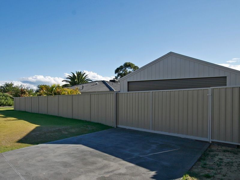 4 Marlowe Place, Munster WA 6166