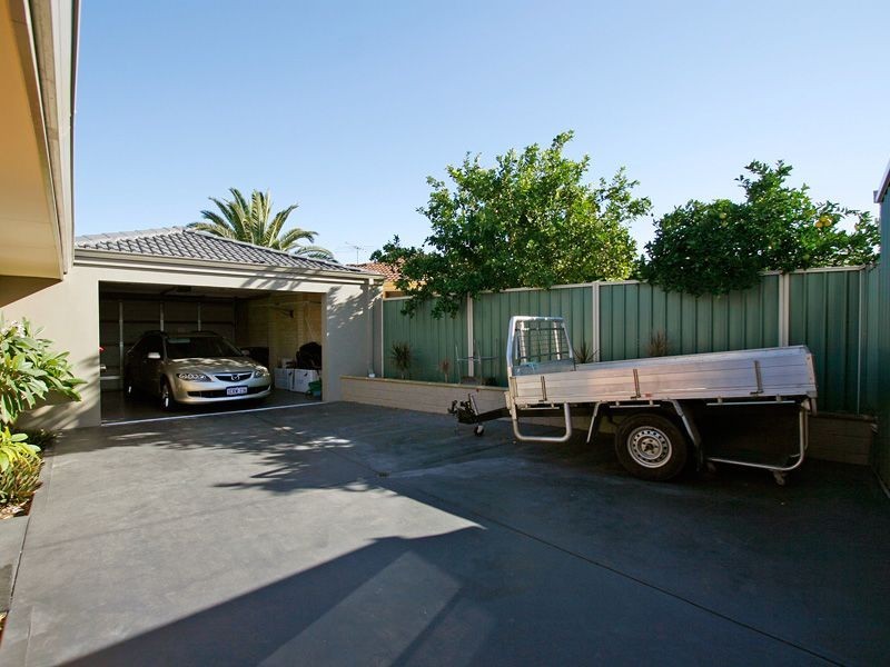 4 Marlowe Place, Munster WA 6166