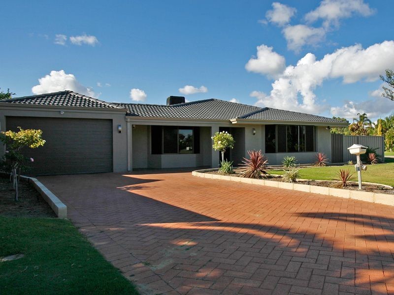 4 Marlowe Place, Munster WA 6166