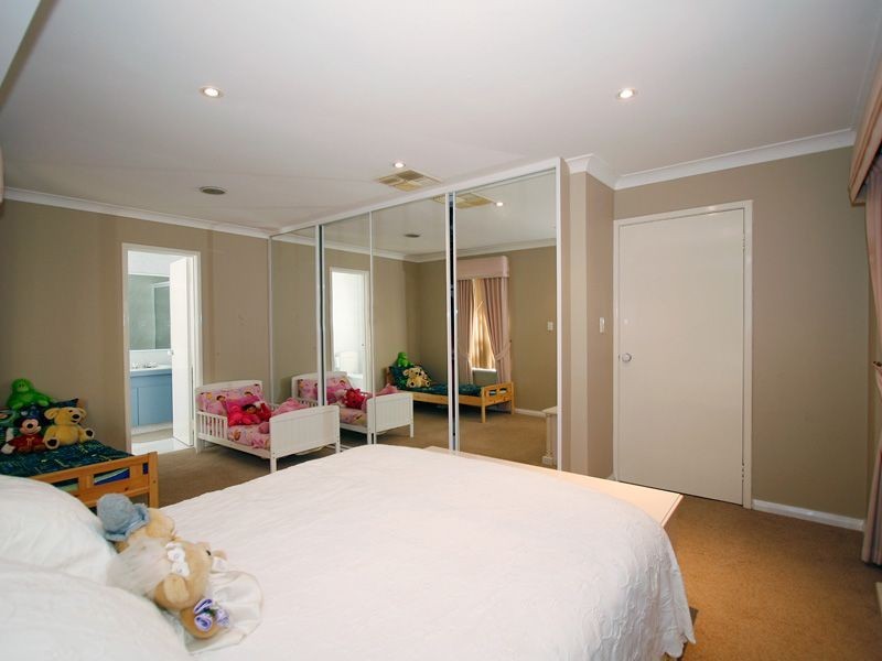 4 Marlowe Place, Munster WA 6166