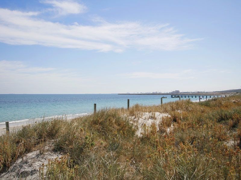 S107 Coogee Beach Holiday Park (Cockburn Rd), Coogee WA 6166