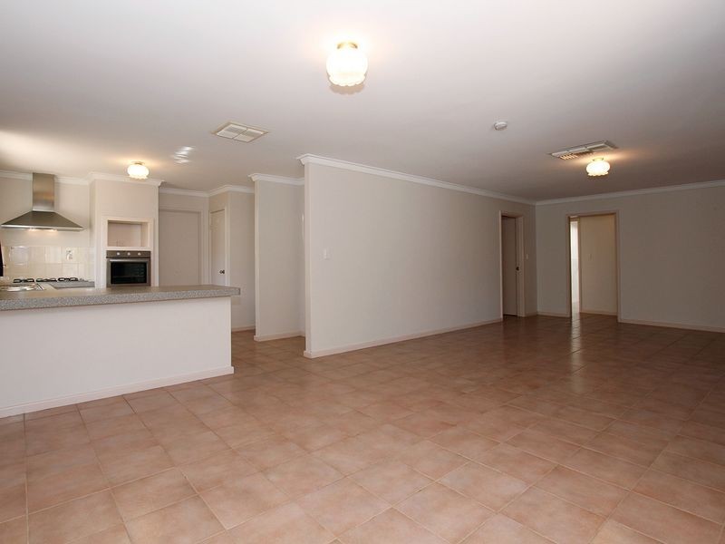 12 Gumina Place, Munster WA 6166