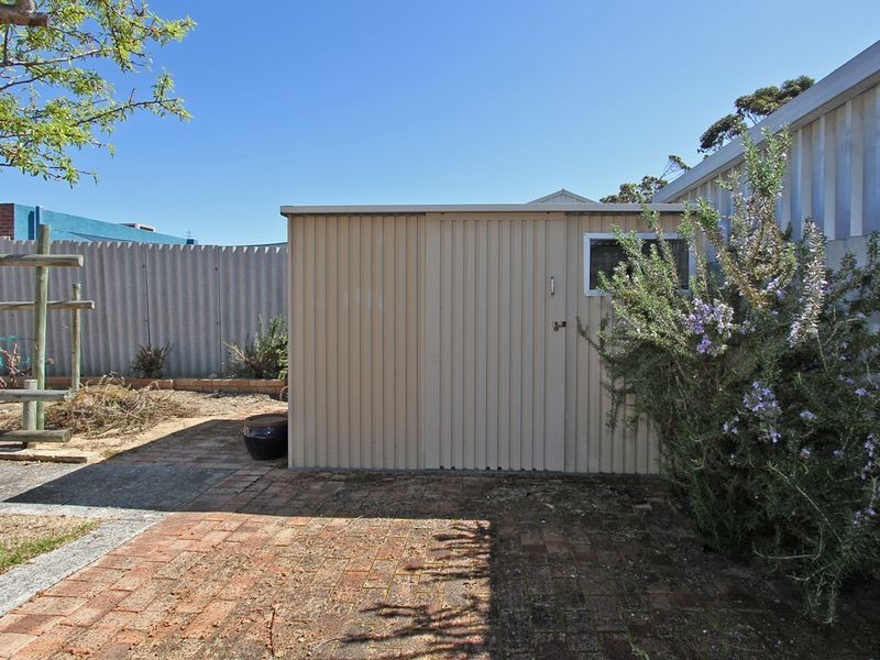 61b Davilak Avenue, Hamilton Hill WA 6163