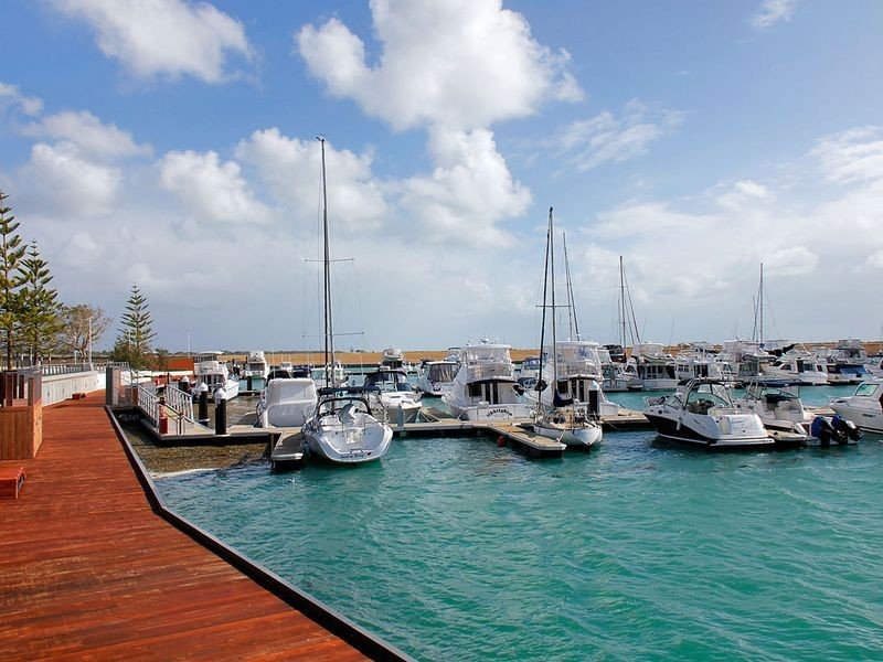 8 Podman Loop, North Coogee WA 6163