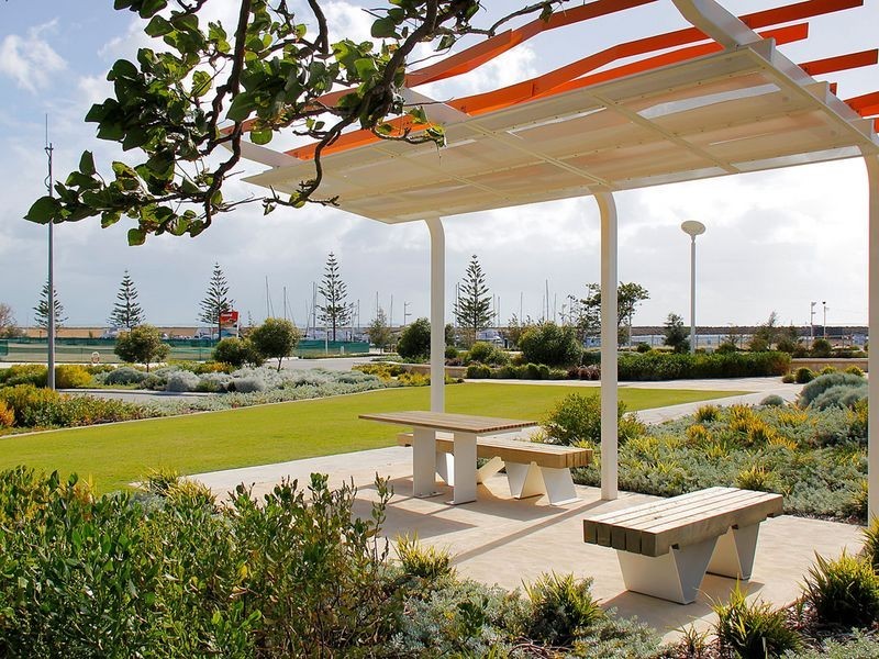 8 Podman Loop, North Coogee WA 6163