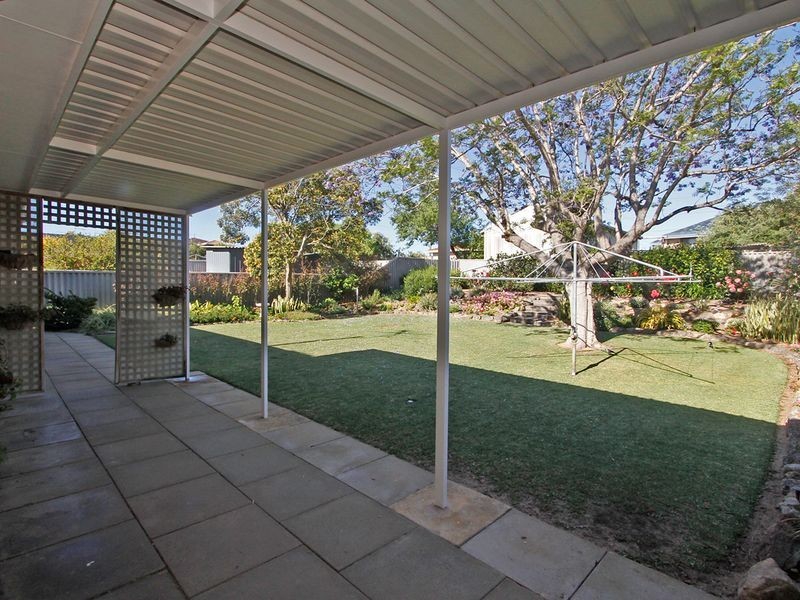 30 Pilgrim Way, Hamilton Hill WA 6163