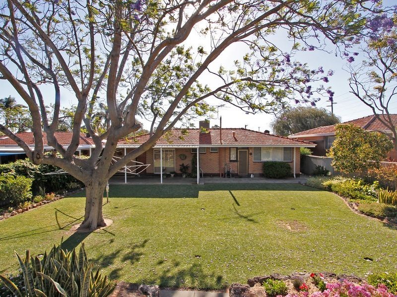 30 Pilgrim Way, Hamilton Hill WA 6163