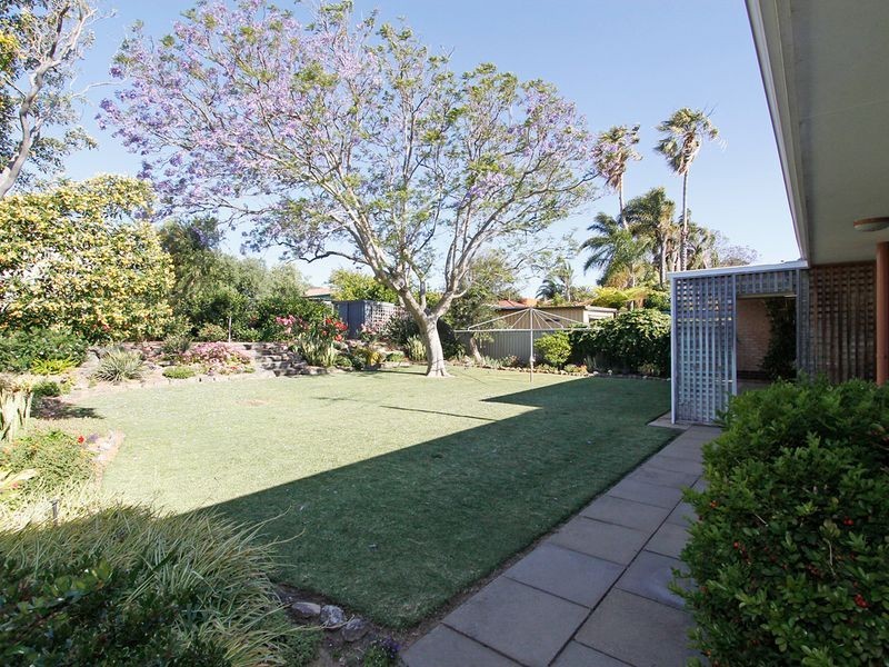 30 Pilgrim Way, Hamilton Hill WA 6163