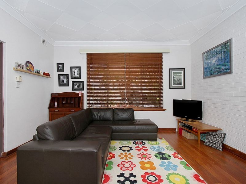 130b Blackwood Avenue, Hamilton Hill WA 6163