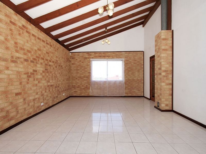 35 Fairbairn Road, Coogee WA 6166