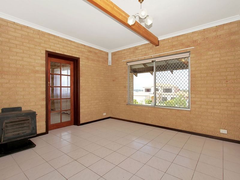 35 Fairbairn Road, Coogee WA 6166