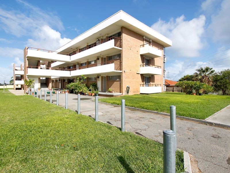 1 / 8 Fortini Court, Hamilton Hill WA 6163
