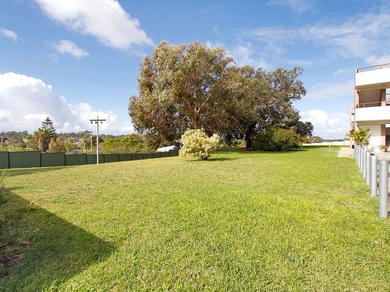 1 / 8 Fortini Court, Hamilton Hill WA 6163
