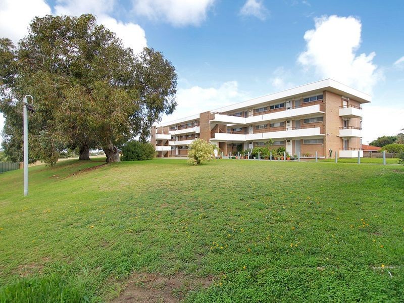 1 / 8 Fortini Court, Hamilton Hill WA 6163