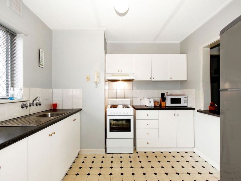 23 / 4 Canham Way, Orelia WA 6167