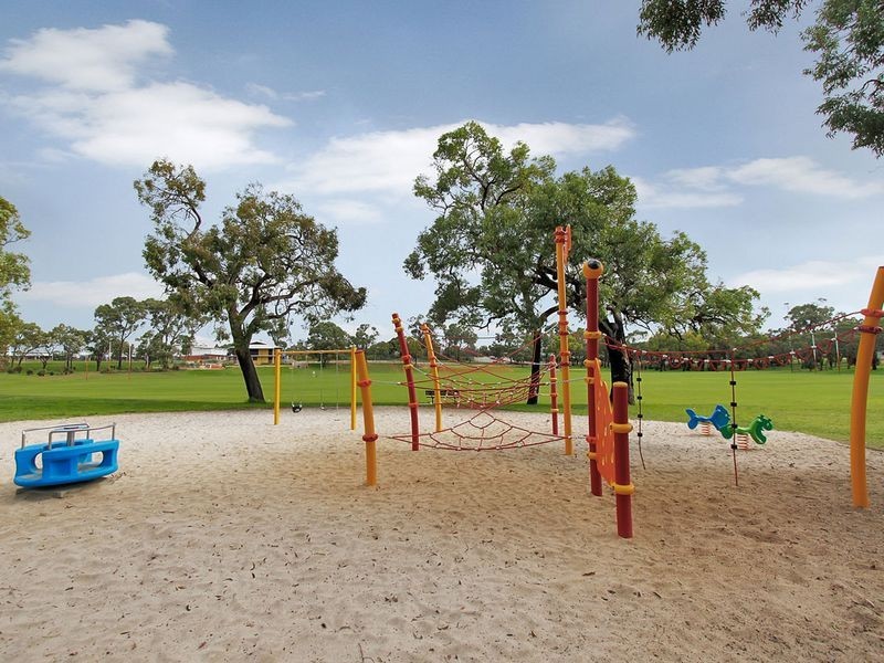 23 / 4 Canham Way, Orelia WA 6167