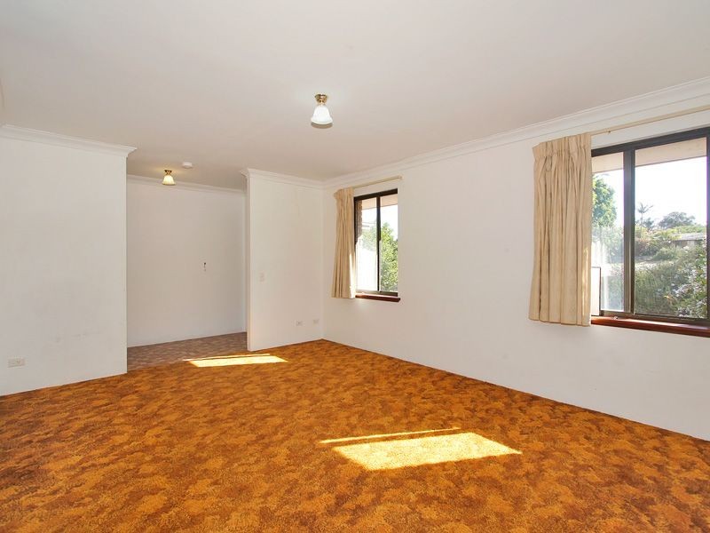 2 Lark Court, Yangebup WA 6164