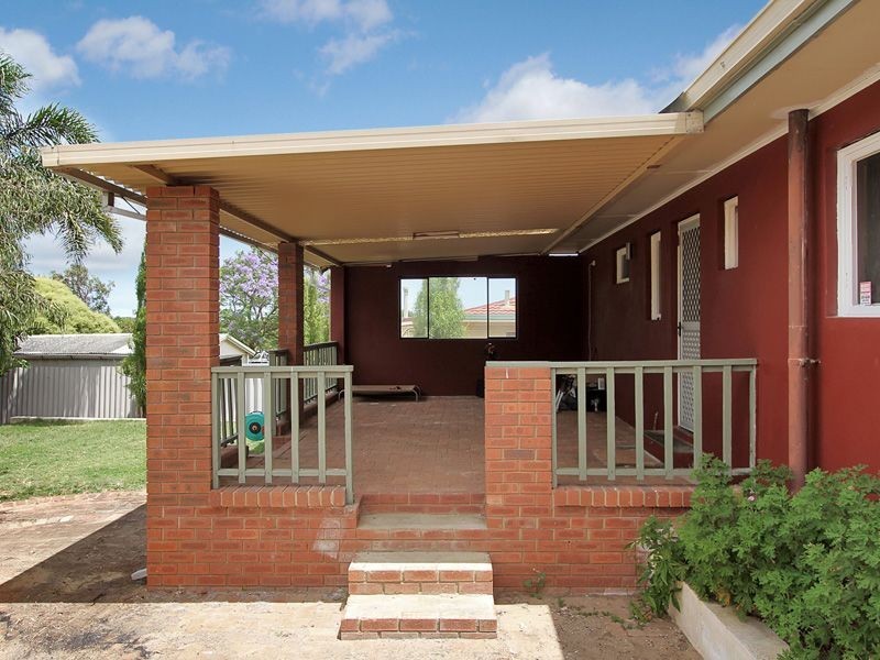 30 Sawle Road, Hamilton Hill WA 6163