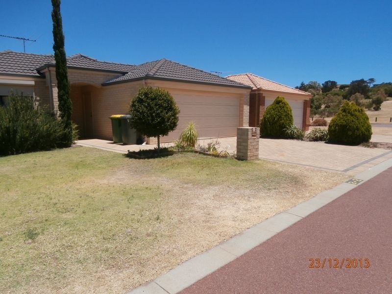 2/2 Sumich Gardens, Coogee WA 6166