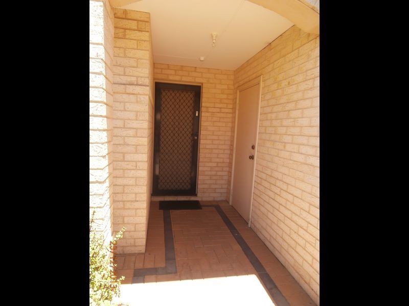 2/2 Sumich Gardens, Coogee WA 6166