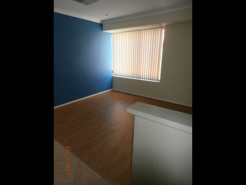 2/2 Sumich Gardens, Coogee WA 6166