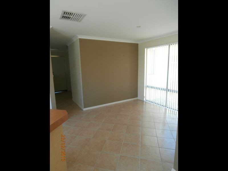 2/2 Sumich Gardens, Coogee WA 6166