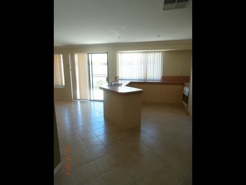 2/2 Sumich Gardens, Coogee WA 6166