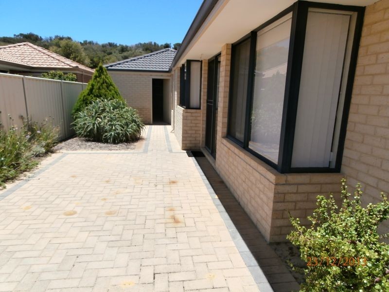 2/2 Sumich Gardens, Coogee WA 6166